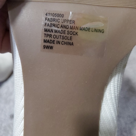 Torrid White Ribbed Ankle Boots 9WW - Picture 11 of 11